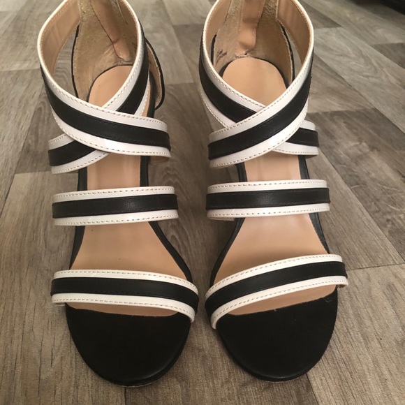 😊 3/$40. Beautiful Black & White heels - Picture 2 of 6